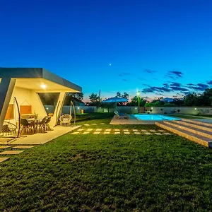 https://si-holiday-home.hotelinzadar.com